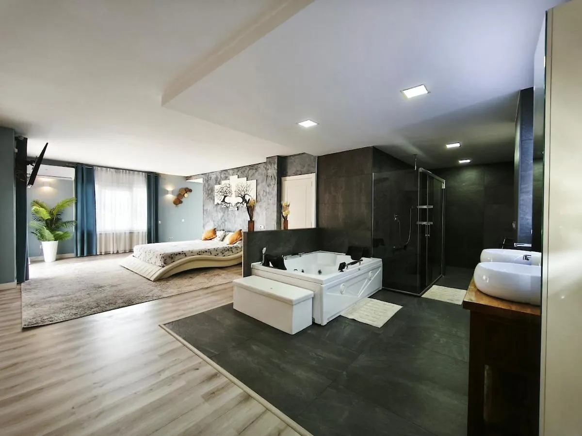 Luxury Villa In Vallromanes - Mountain Views, Pool, Close To Barcelona And The Beach