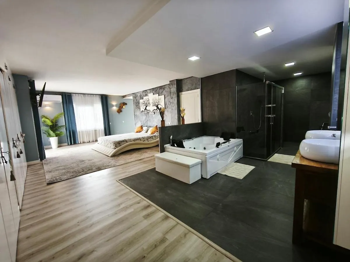 Luxury Villa In Vallromanes - Mountain Views, Pool, Close To Barcelona And The Beach